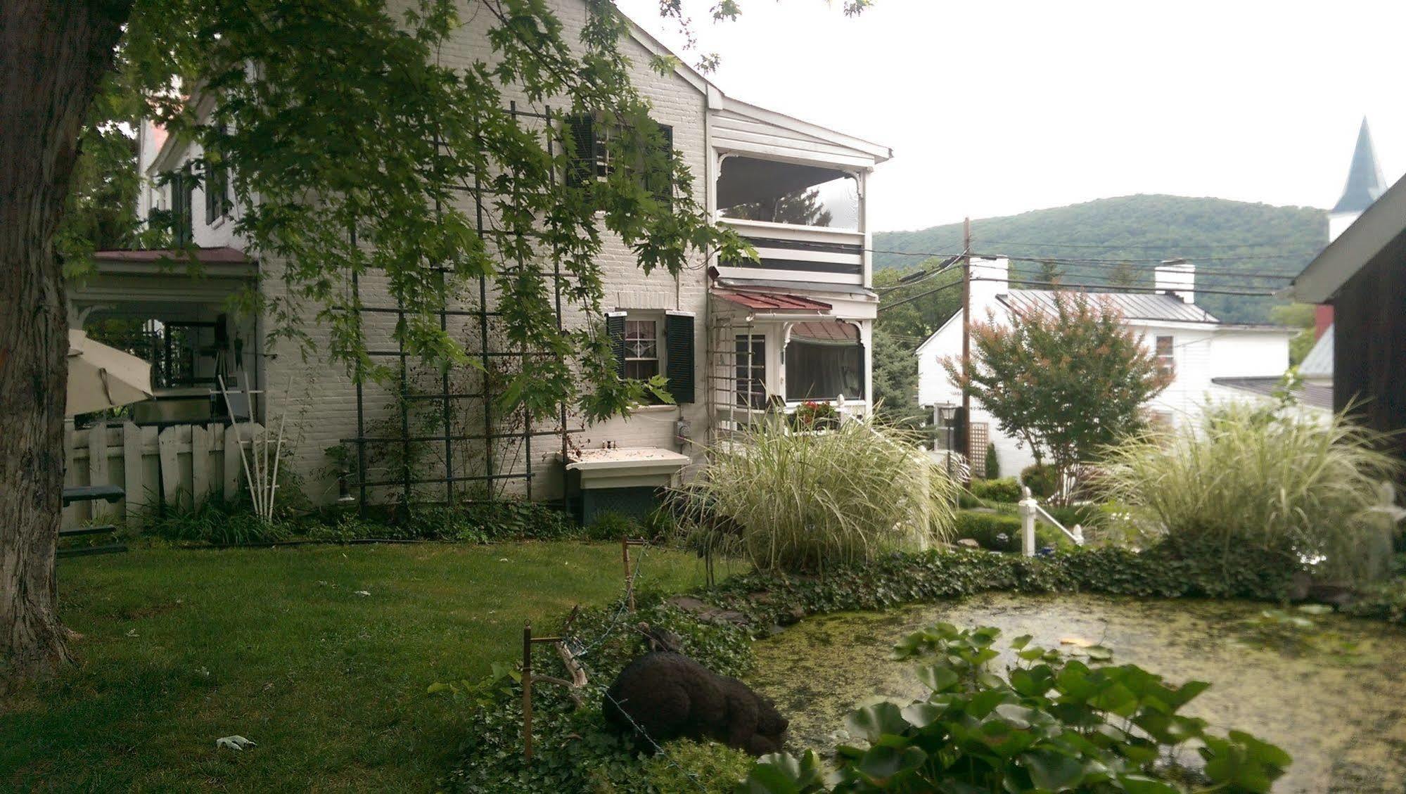 Lily Garden Bed And Breakfast Harpers Ferry Exterior foto